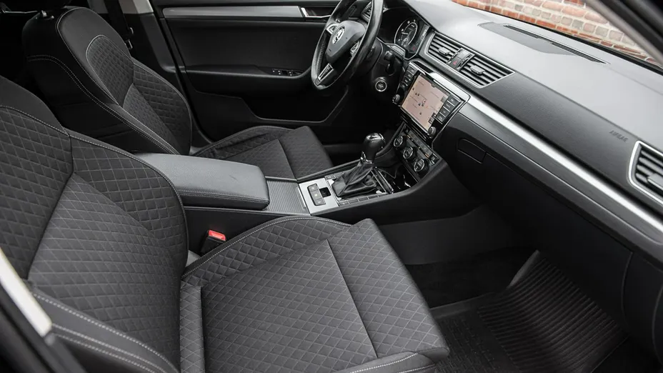 SKODA Superb -