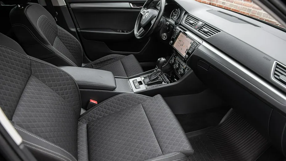 SKODA Superb -