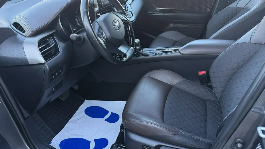 TOYOTA C-HR -