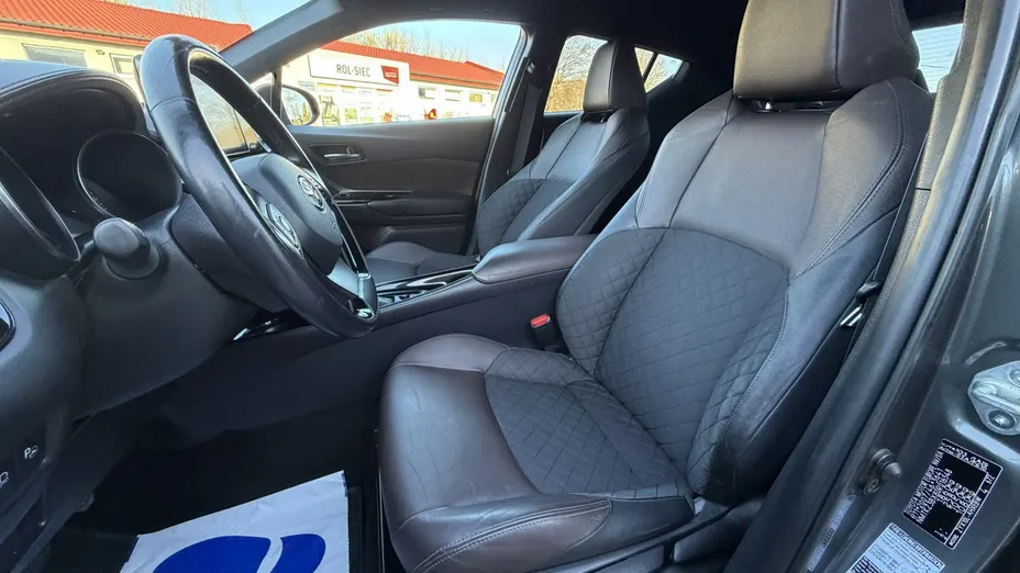 TOYOTA C-HR -