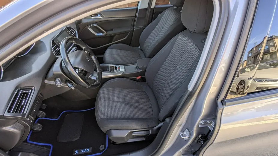 PEUGEOT 308 -