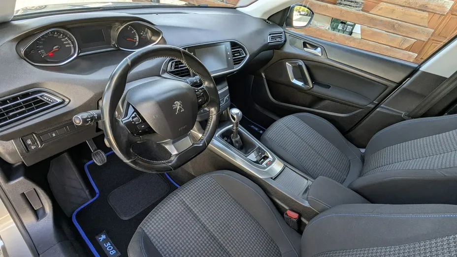 PEUGEOT 308 -