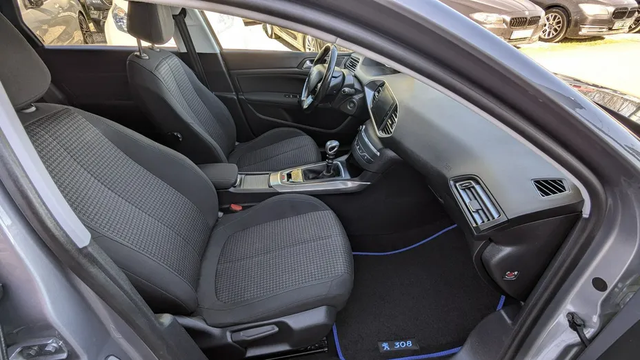 PEUGEOT 308 -