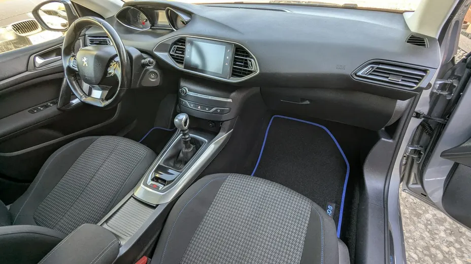 PEUGEOT 308 -