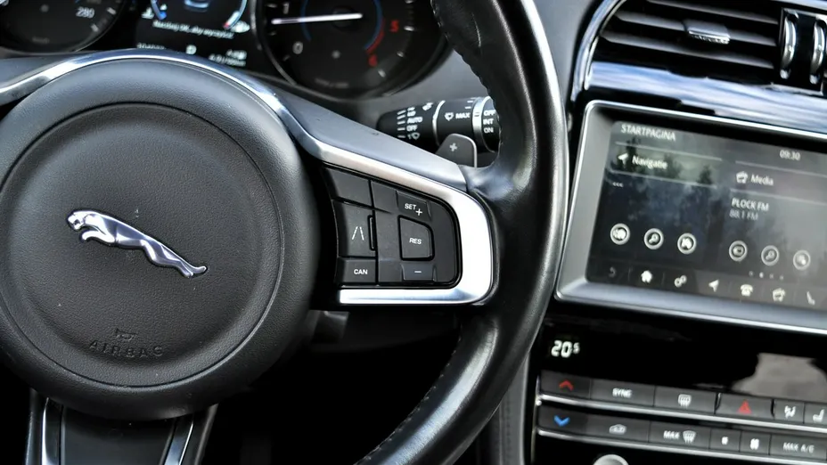 JAGUAR F-Pace -