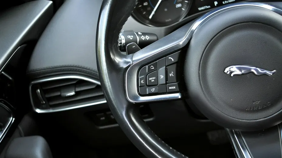 JAGUAR F-Pace -
