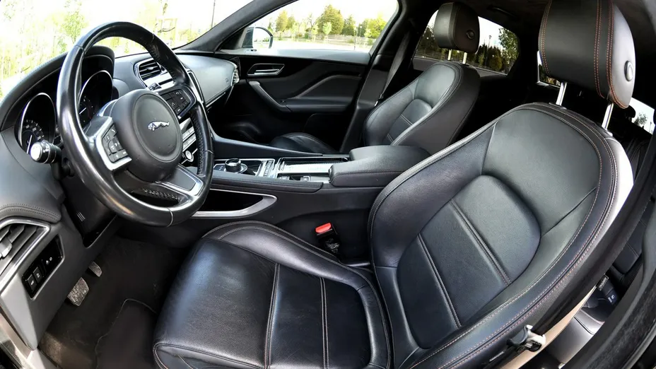 JAGUAR F-Pace -
