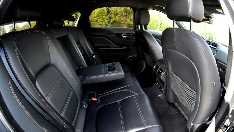 JAGUAR F-Pace -