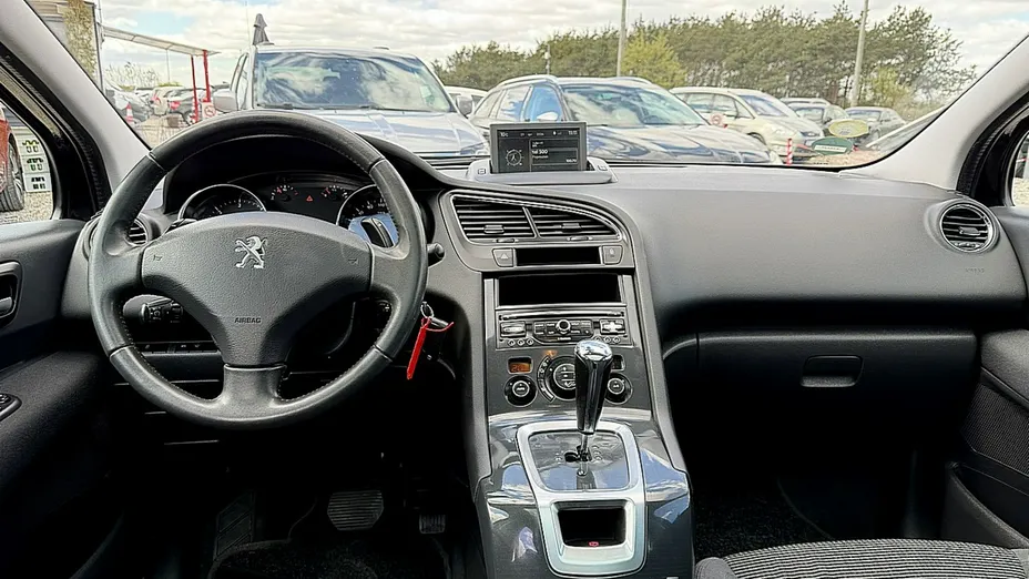 PEUGEOT 5008 -