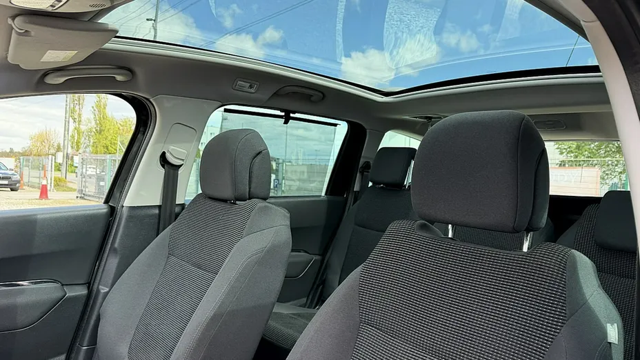PEUGEOT 5008 -