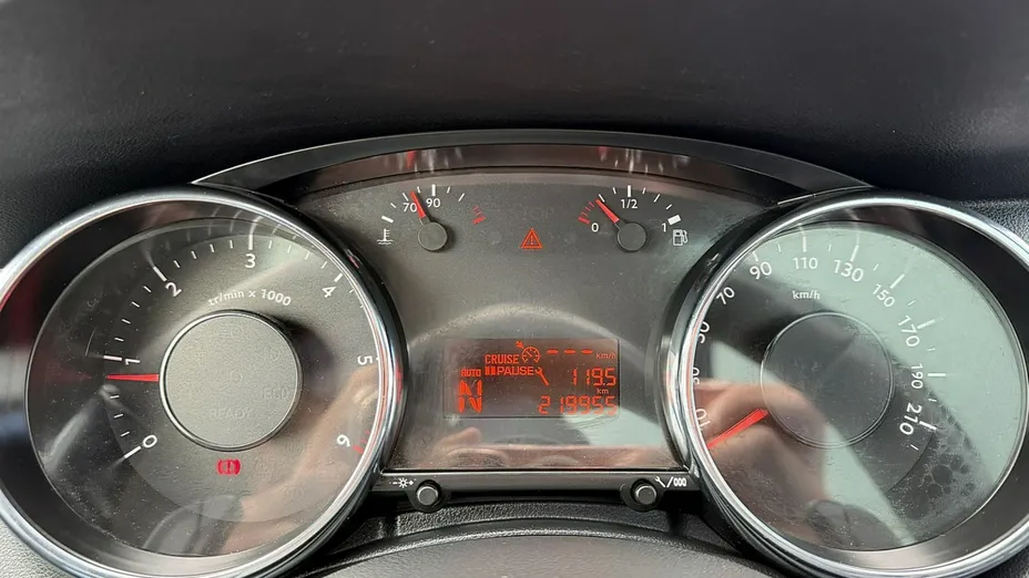 PEUGEOT 5008 -