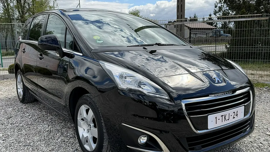 PEUGEOT 5008 -