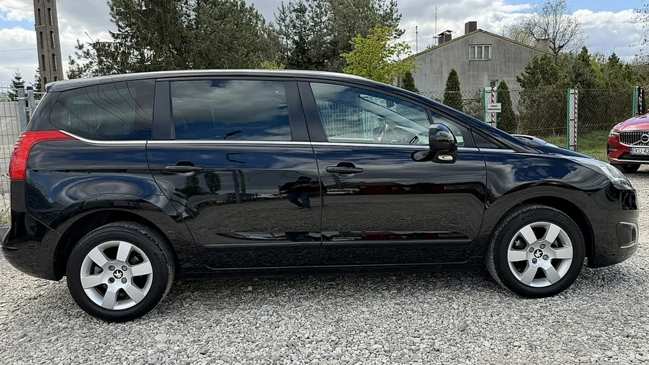 PEUGEOT 5008 -