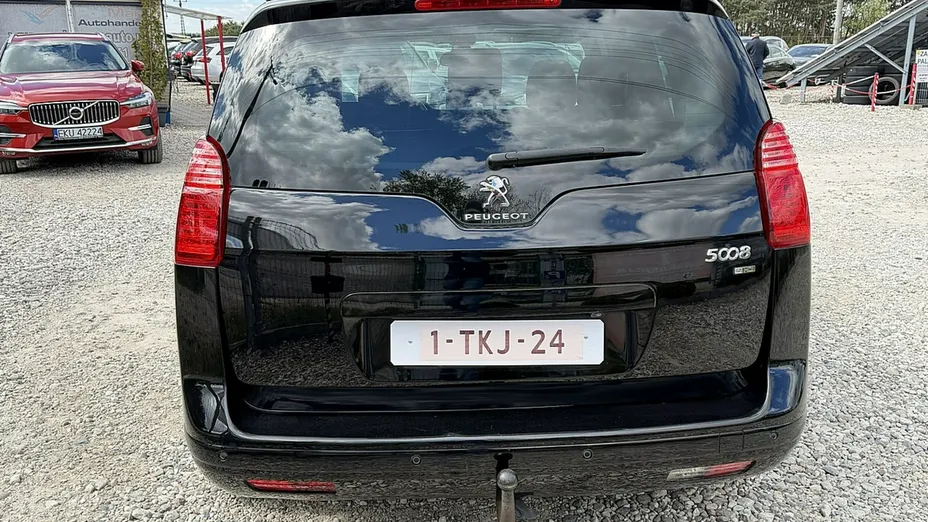 PEUGEOT 5008 -