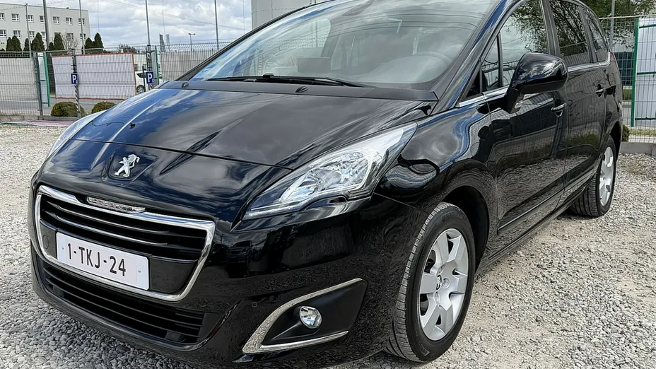PEUGEOT 5008 -