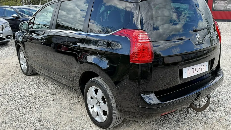PEUGEOT 5008 -