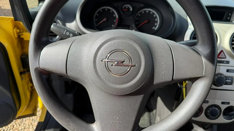 OPEL Corsa -