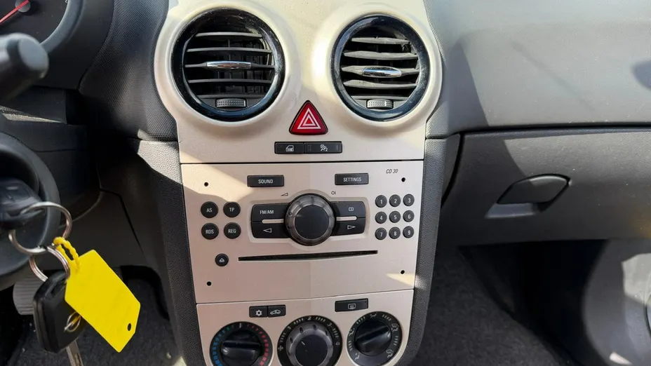 OPEL Corsa -