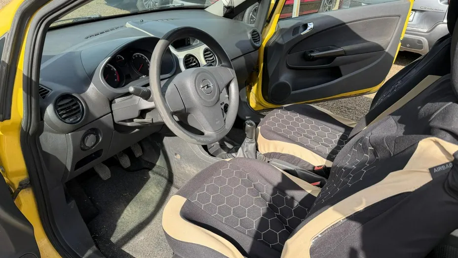 OPEL Corsa -