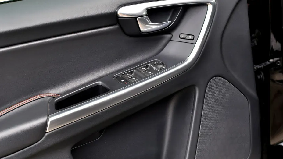 VOLVO XC60 -
