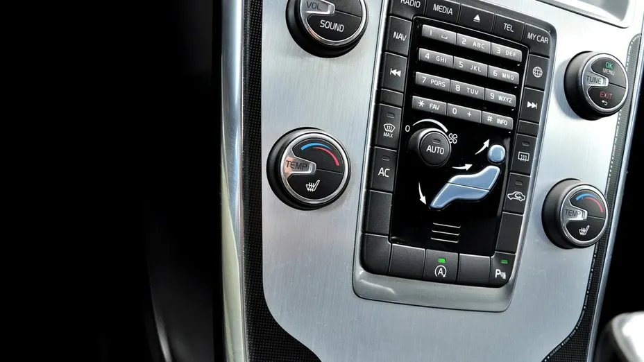 VOLVO XC60 -