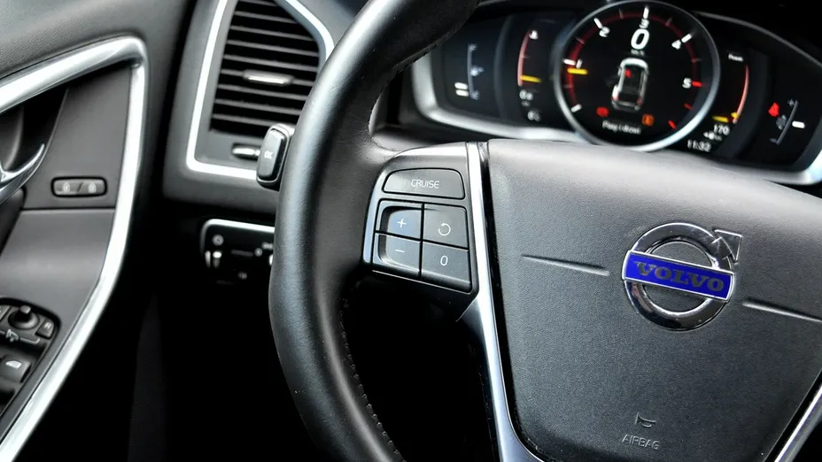 VOLVO XC60 -