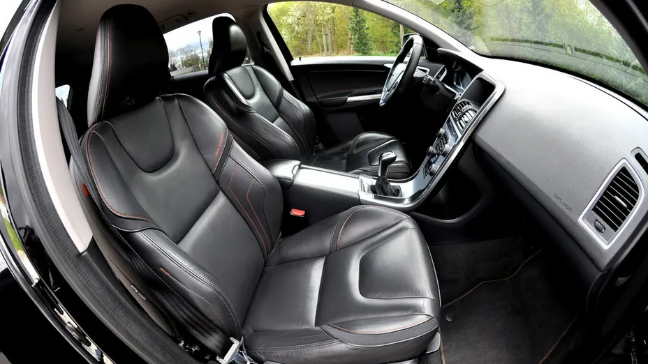 VOLVO XC60 -