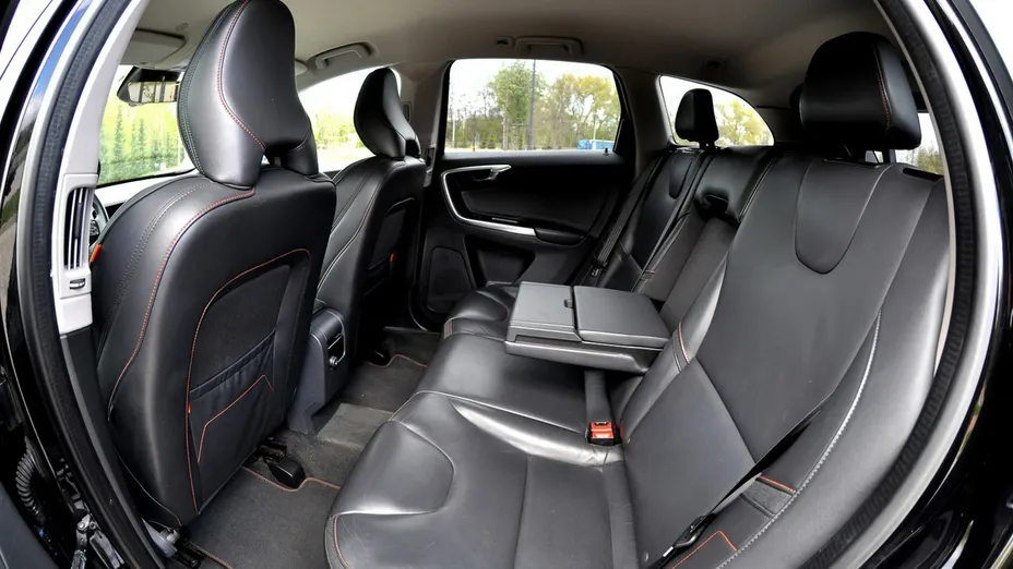 VOLVO XC60 -