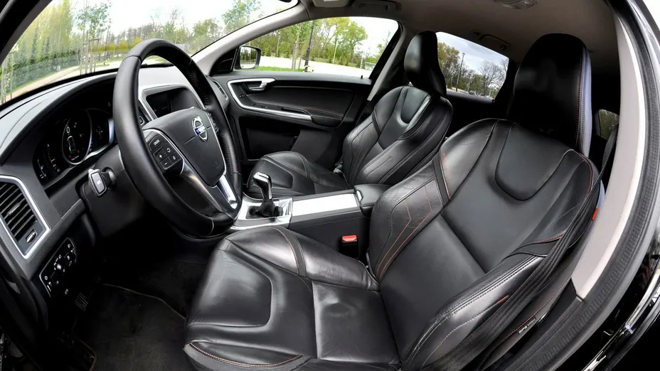 VOLVO XC60 -