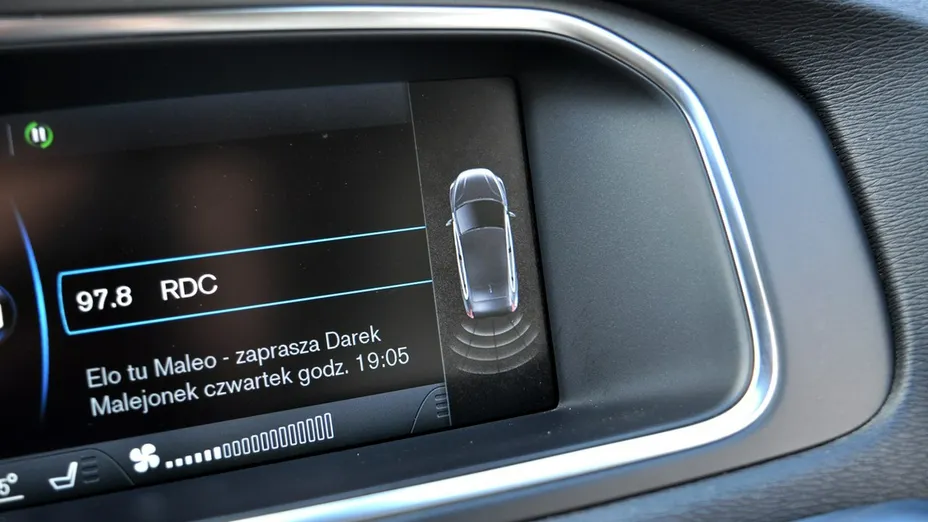 VOLVO V40 -