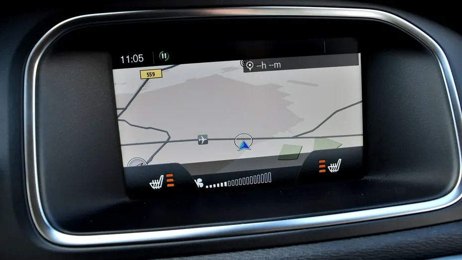 VOLVO V40 -