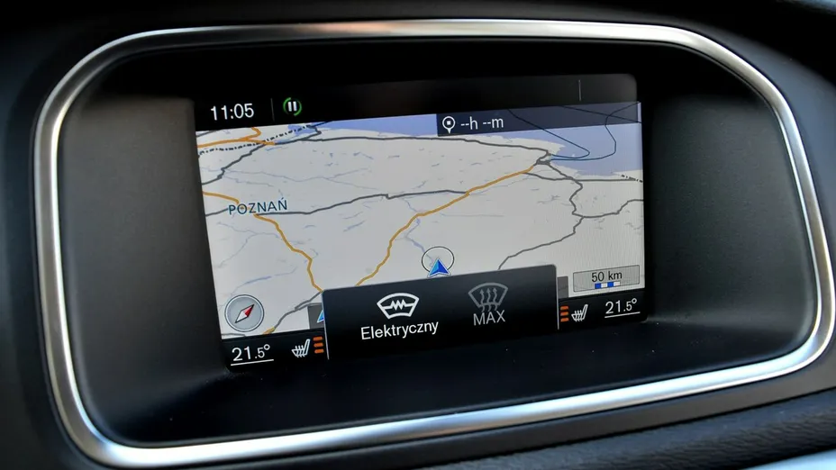 VOLVO V40 -