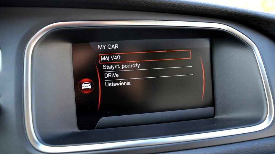 VOLVO V40 -