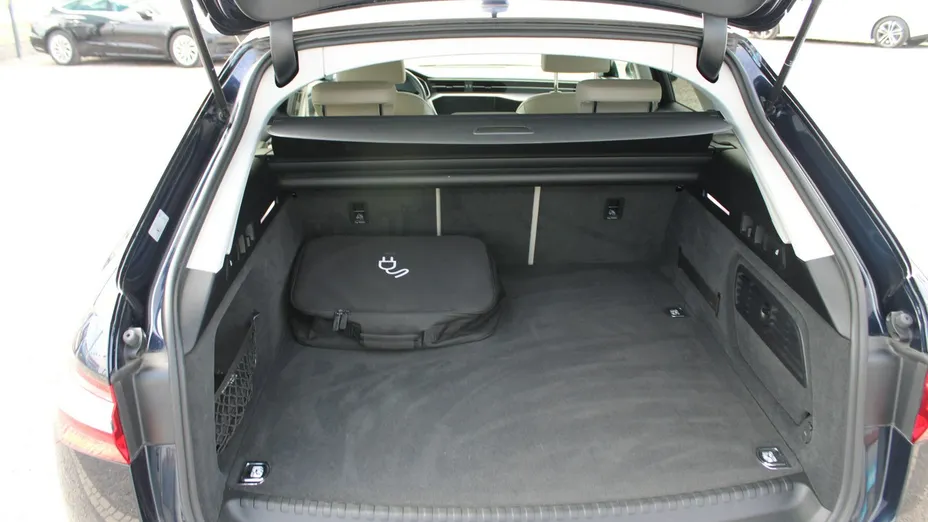 AUDI A6 -