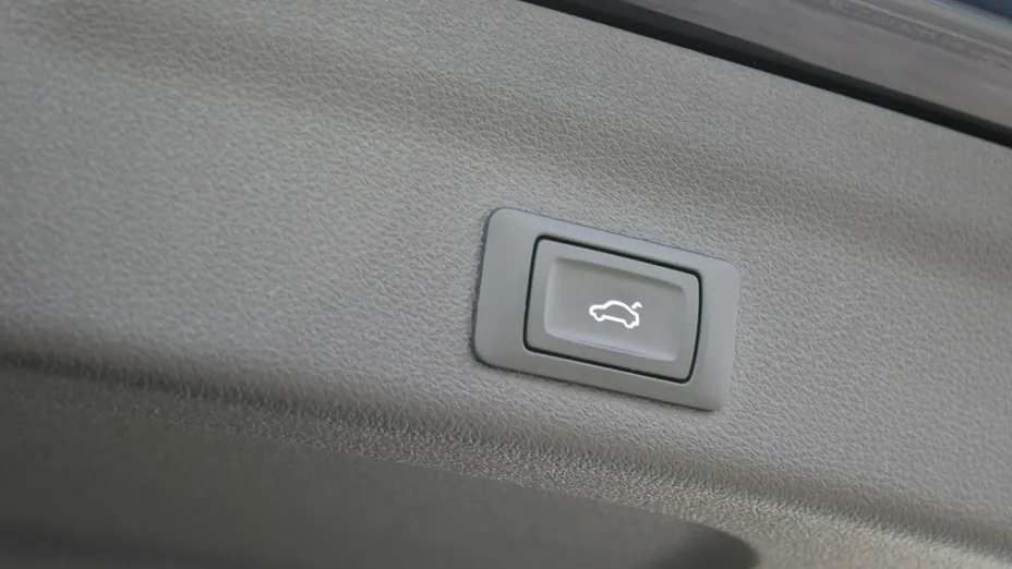 AUDI A6 -