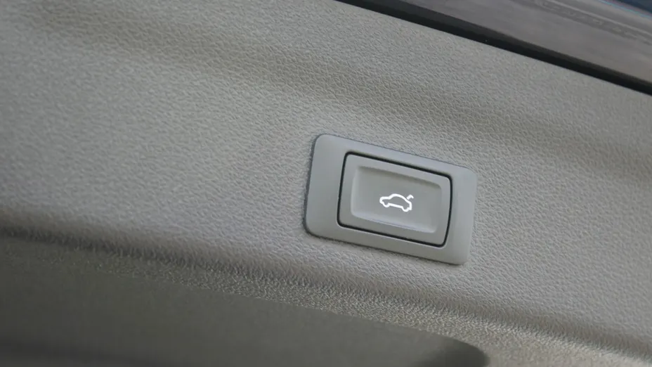 AUDI A6 -