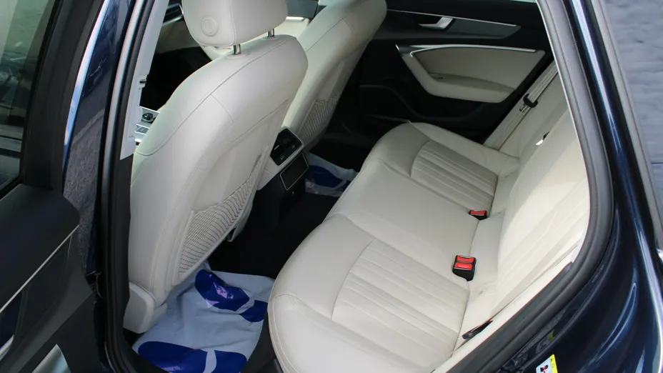 AUDI A6 -