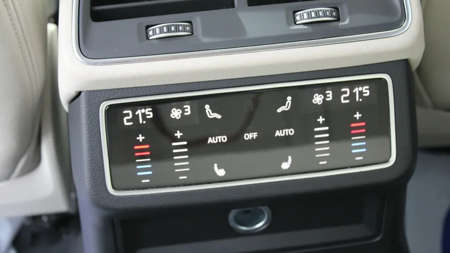 AUDI A6 -