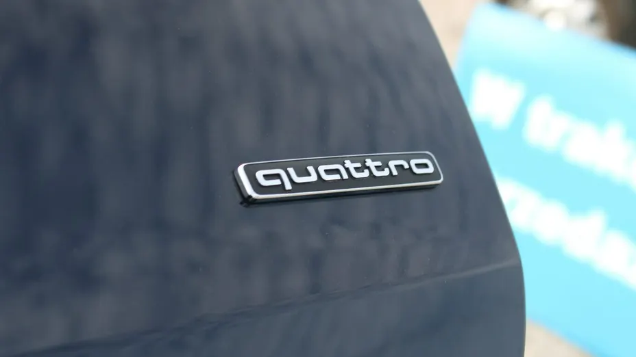 AUDI A6 -
