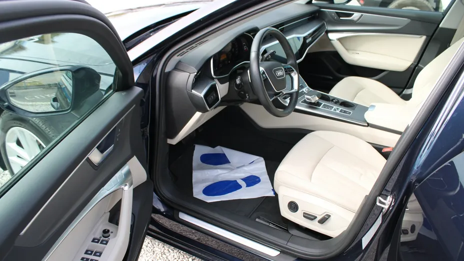 AUDI A6 -