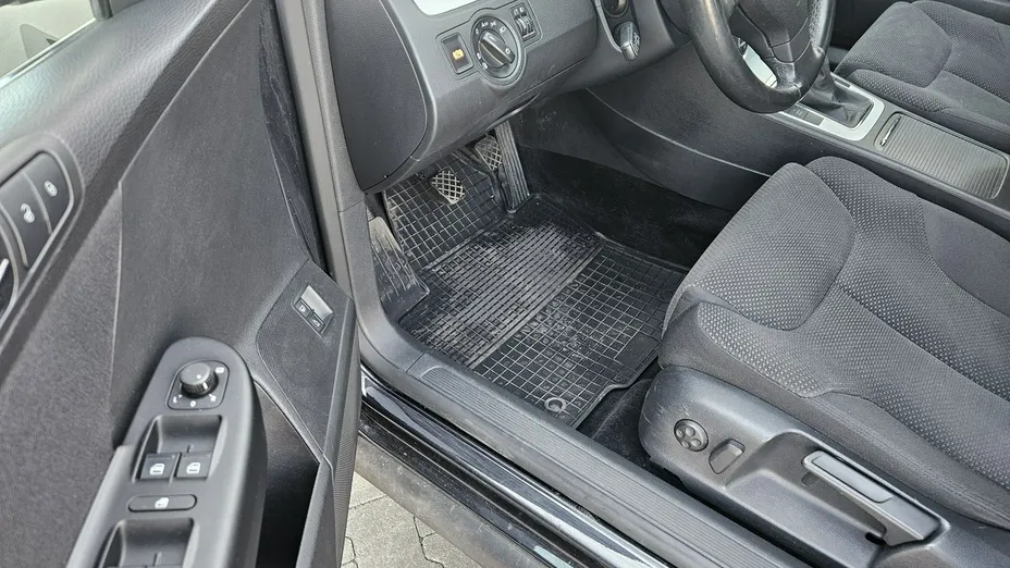 VOLKSWAGEN Passat -