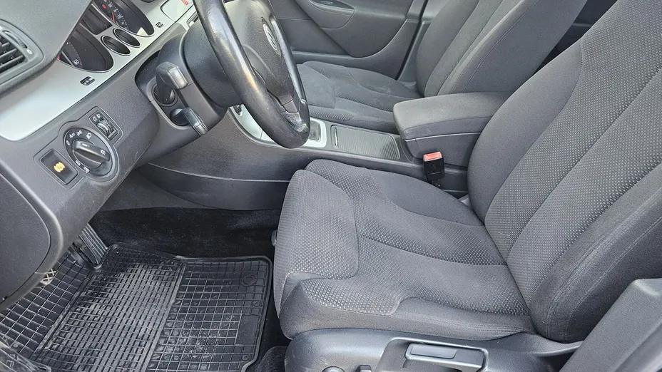 VOLKSWAGEN Passat -