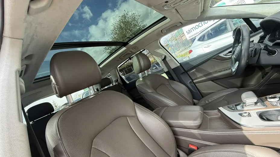 AUDI Q7 -