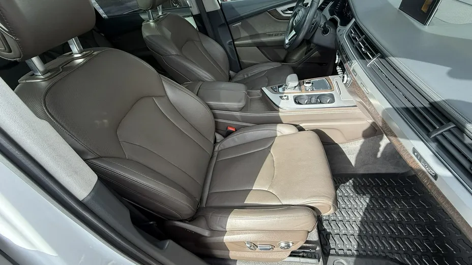 AUDI Q7 -