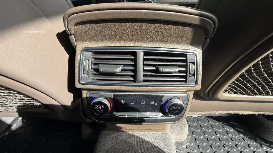 AUDI Q7 -