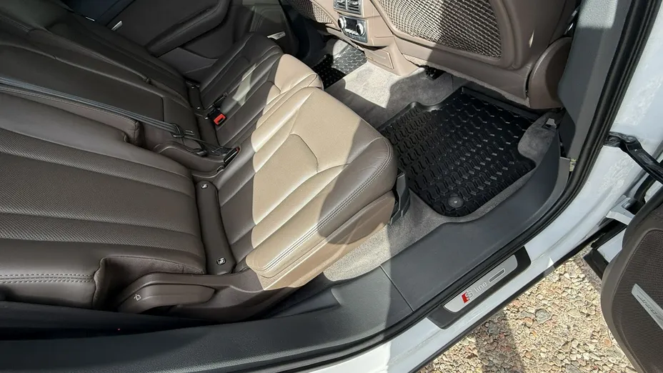 AUDI Q7 -