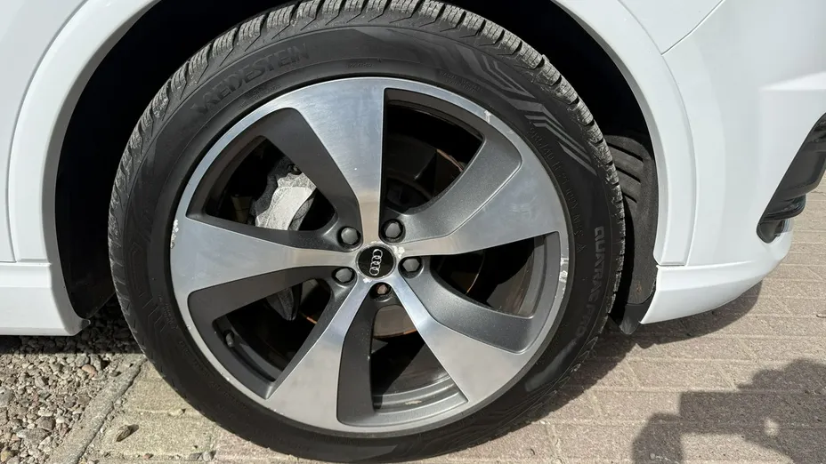 AUDI Q7 -