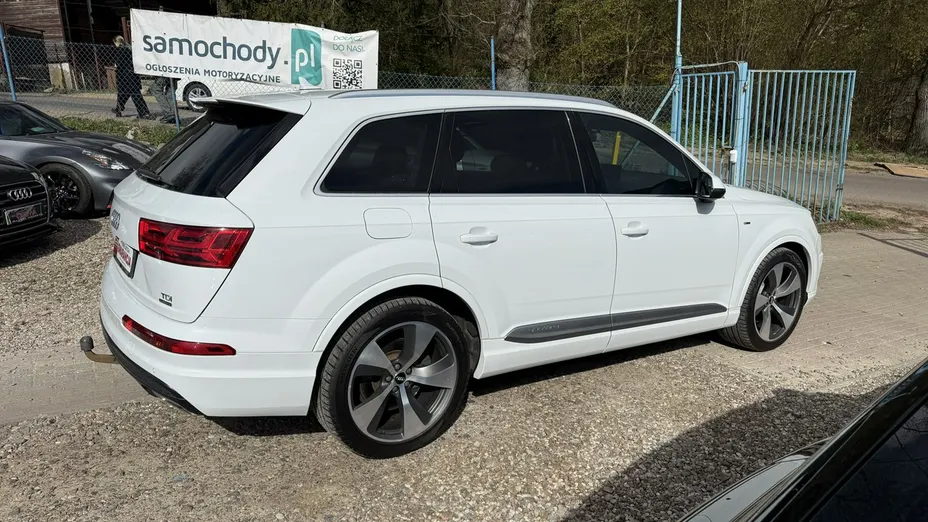 AUDI Q7 -