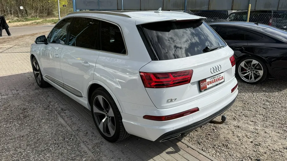 AUDI Q7 -