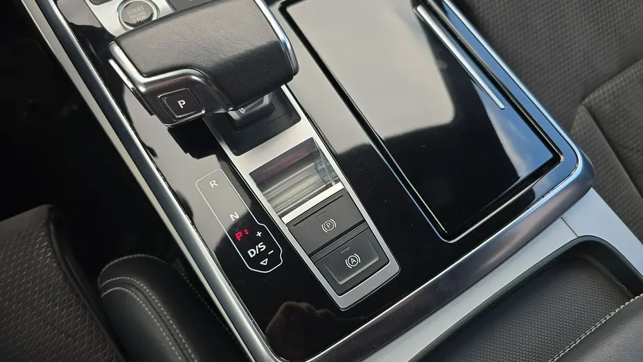 AUDI Q8 -